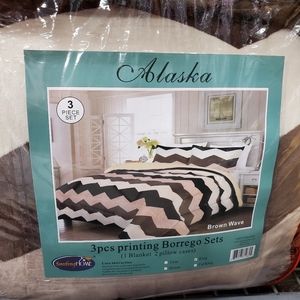 NEW King Comforter Borrego Blanket Set (3pcs)